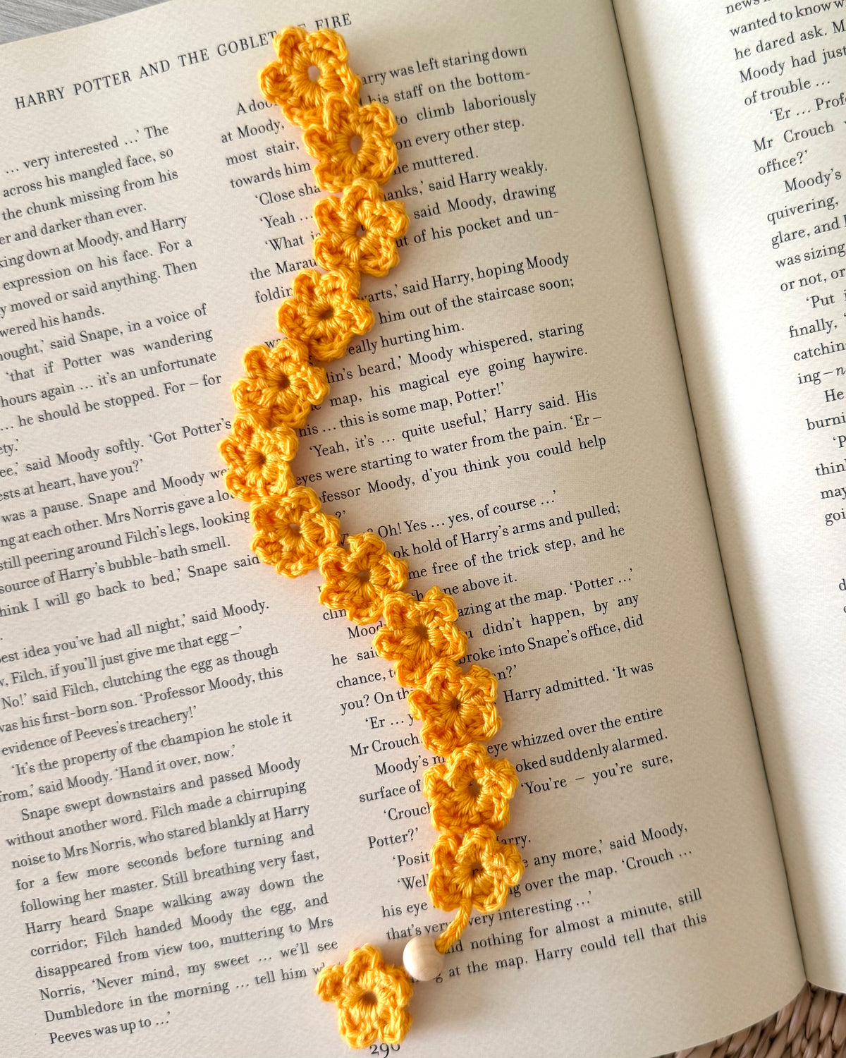 Blooms bookmark (Yellow)