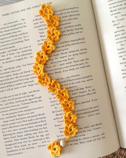 Blooms bookmark (Yellow)