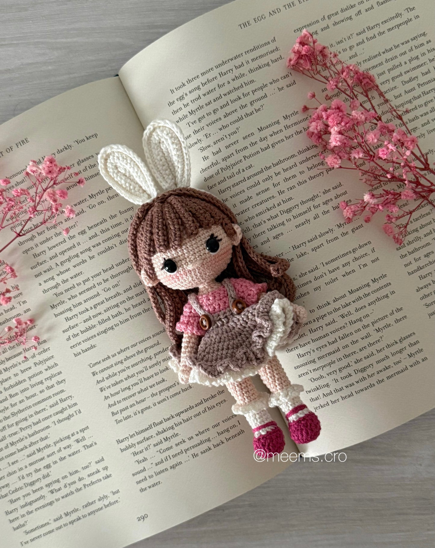 Roby the rabbit girl